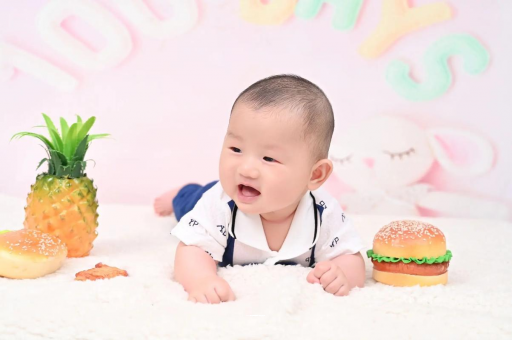 兴安盟宝宝在妈妈肚子里